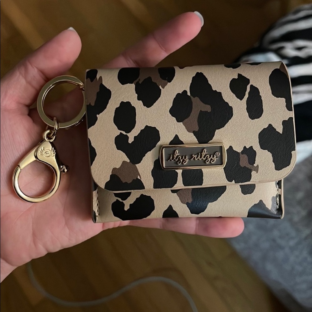 Itsy Ritzy Leopard Keychain Wallet